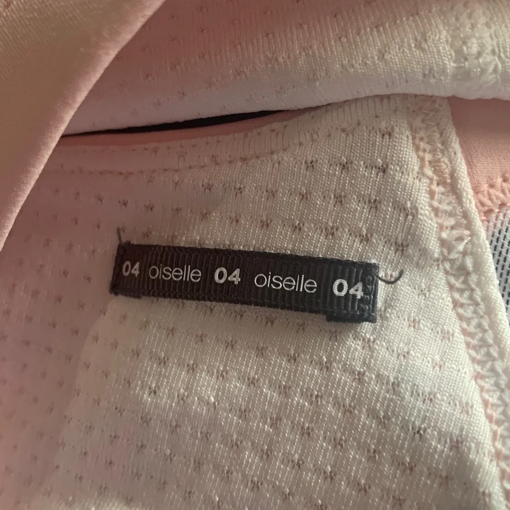 Oiselle Pink Women's Sports Bra size 4 - Picture 3 of 3